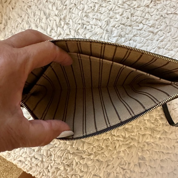 LV NeverFull Pouchette - Picture 6 of 13